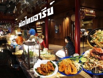 กินปูนิ่มกรอบหมี่กรอบผัดไทย & ผัดไทยมะละกอ (ผัดไทยอารีย์) @ICONSIAM ชั้น G บรรยากาศตลาดน้ำ เข้ากั้น เข้ากัน