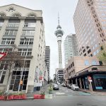 ปิดทริป New Zealand ที่ Auckland! ครึ่งวันก่อนบิน เดิน Queen Street ชม Sky Tower ช้อป POP MART ก่อนแวะเที่ยวฮ่องกงต่อ…